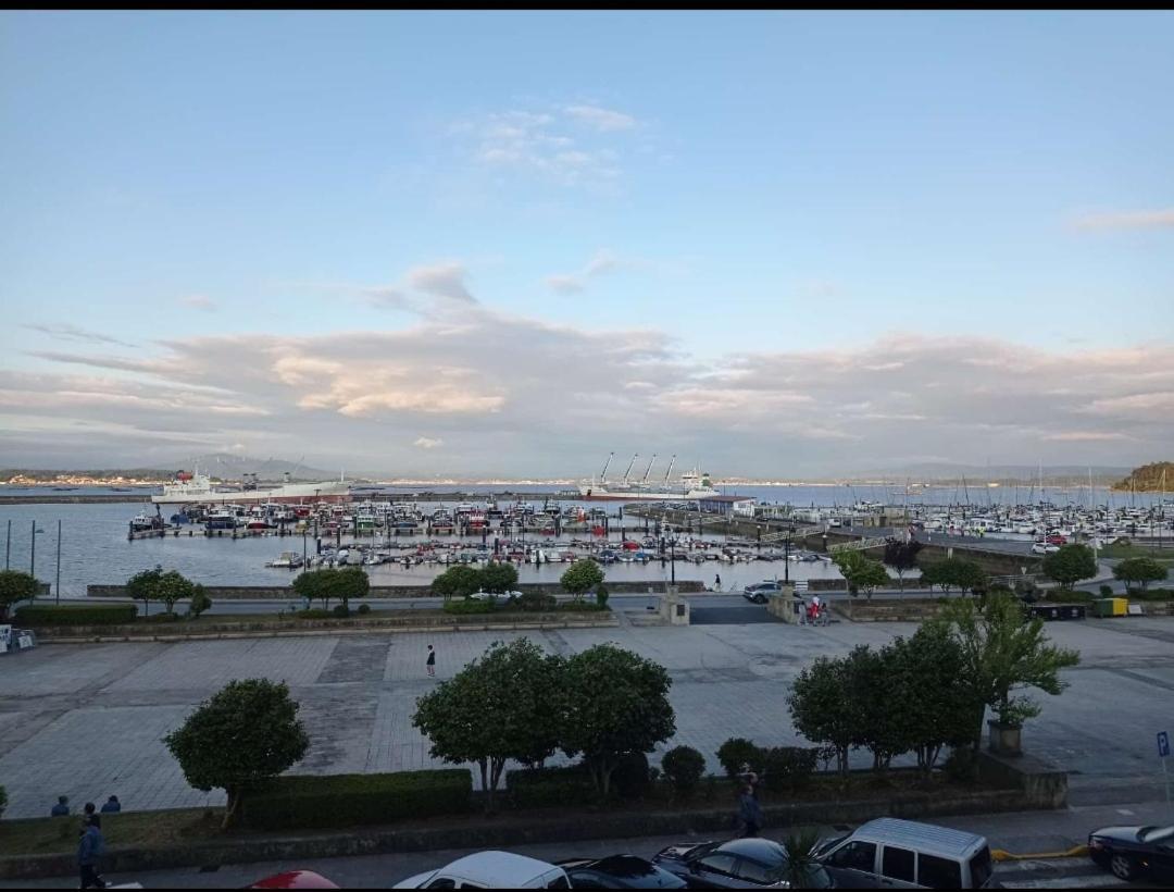 Vistas Al Puerto Apartment Pobra Do Caraminal Bilik gambar